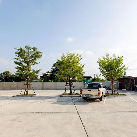 Le Lert Hotel Ratchaburi Buitenkant foto