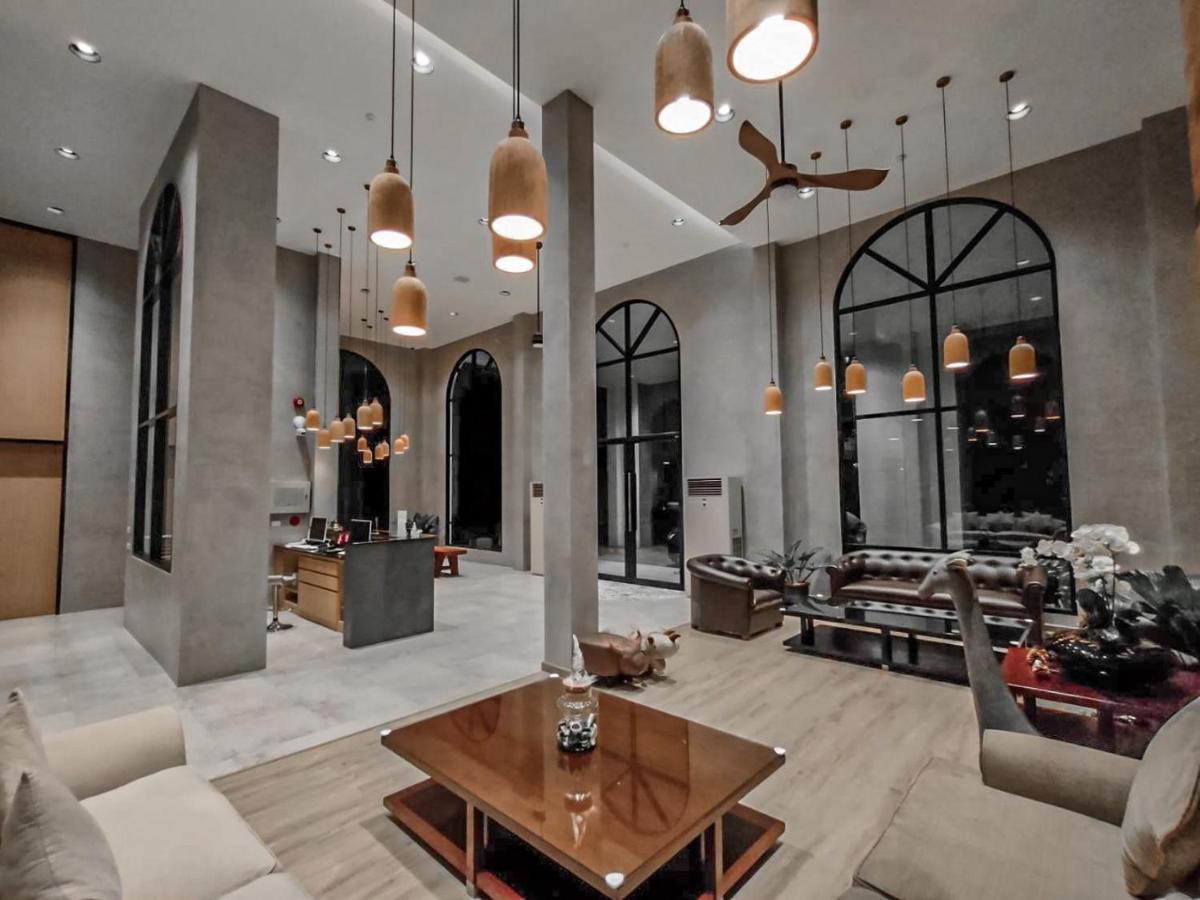 Le Lert Hotel Ratchaburi Buitenkant foto