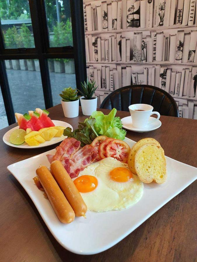 Le Lert Hotel Ratchaburi Buitenkant foto