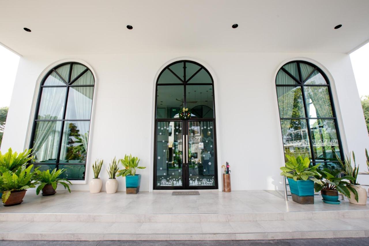 Le Lert Hotel Ratchaburi Buitenkant foto