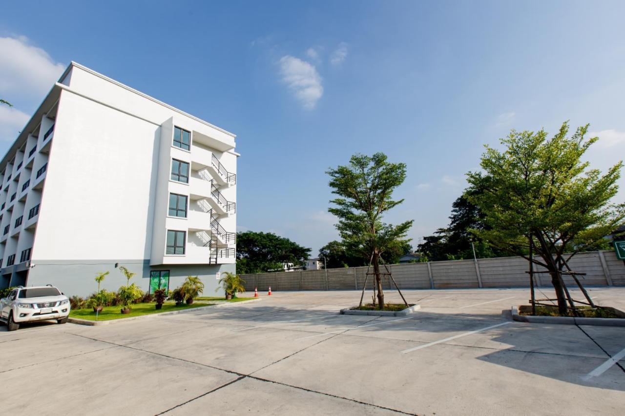 Le Lert Hotel Ratchaburi Buitenkant foto