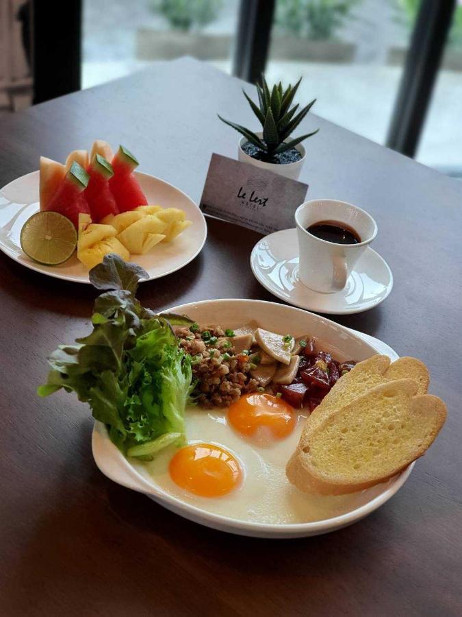 Le Lert Hotel Ratchaburi Buitenkant foto