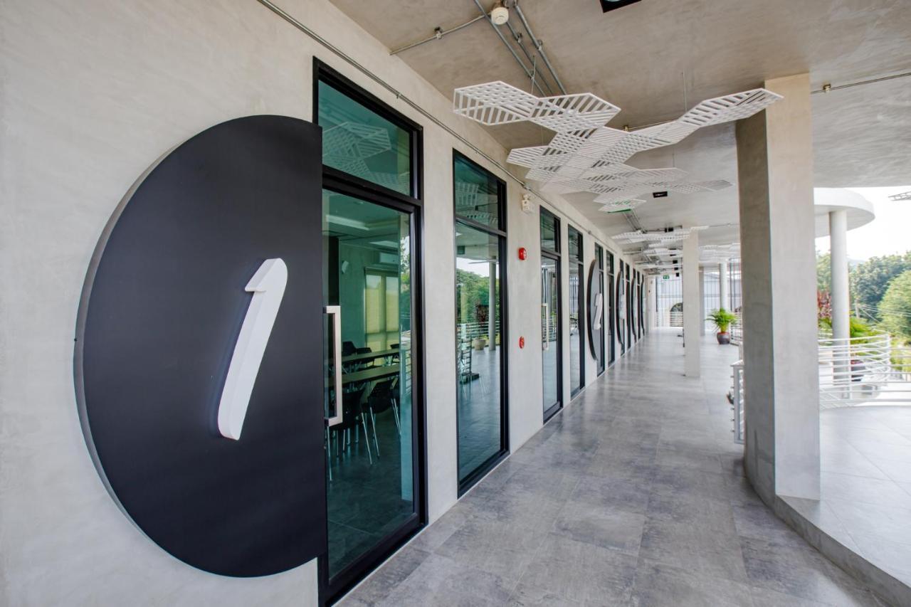 Le Lert Hotel Ratchaburi Buitenkant foto