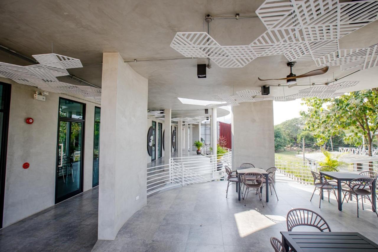 Le Lert Hotel Ratchaburi Buitenkant foto