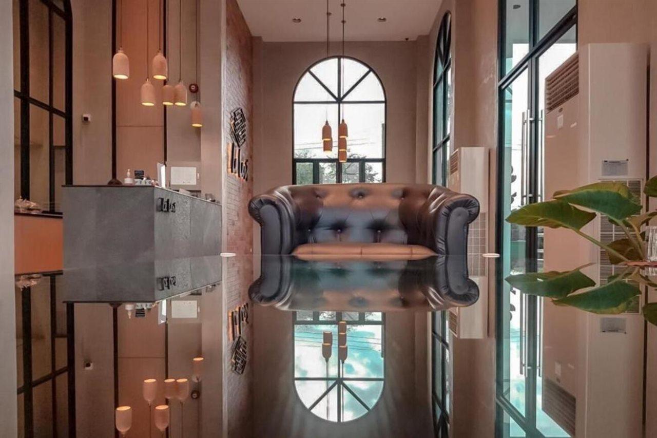 Le Lert Hotel Ratchaburi Buitenkant foto